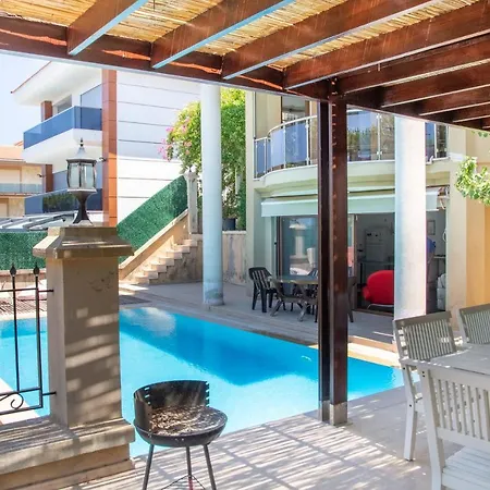 Daire With Private Pool Near Beach In Cesme *