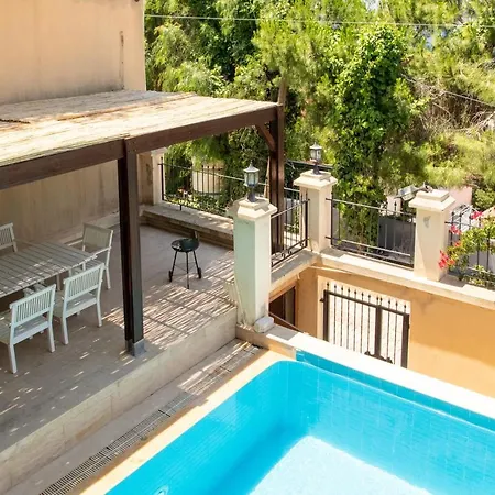 With Private Pool Near Beach In Cesme Daire *