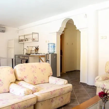 With Private Pool Near Beach In Cesme * Altinyunus