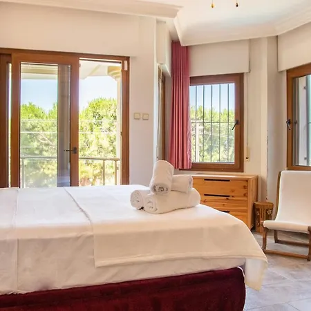 With Private Pool Near Beach In Cesme Altinyunus