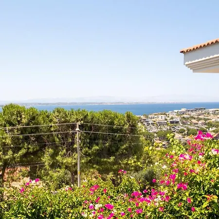 With Private Pool Near Beach In Cesme * Altinyunus