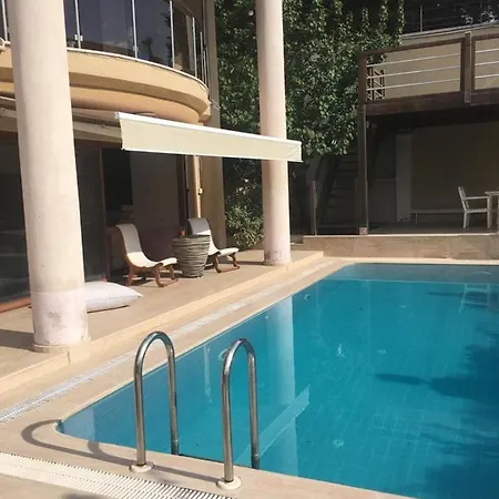 With Private Pool Near Beach In Cesme Daire *